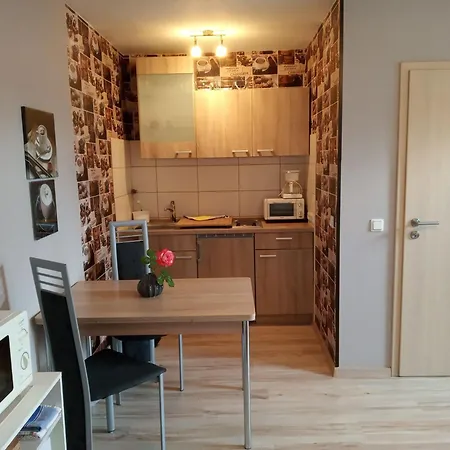 Tolles In Mit Garten, Grill Und Terrasse דירה ורניגרוד